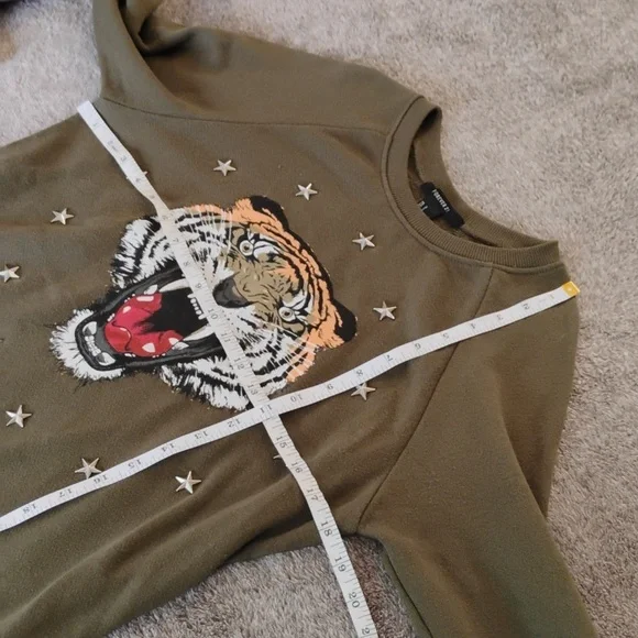 Forever 21 Tiger And Star Studded Sweatshirt Raglan Sleeve - Picture 4 of 7